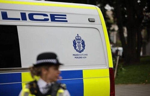 Royaume-Uni: L’antiterrorisme arrête trois hommes après l’explosion mortelle d’une voiture - ảnh 1