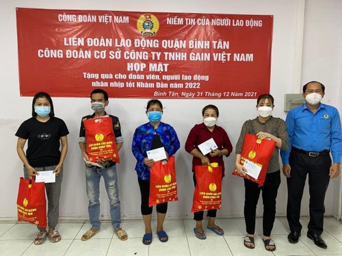 «Le Têt d’union 2022» pour les ouvriers pauvres Hô Chi Minh-Ville - ảnh 1