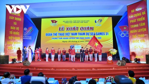 Départ officiel des sportifs vietnamiens aux SEA Games 31 - ảnh 1