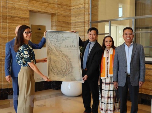 Le Vietnam offre une carte ancienne à la Maison de l’Histoire européenne - ảnh 1