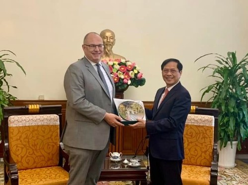 L'ambassadeur du Danemark au Vietnam reçu par Bùi Thanh Son - ảnh 1