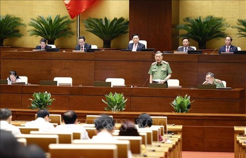 “Questions au gouvernement”: Tô Lâm et Nguyên Van Hung répondent aux députés - ảnh 1