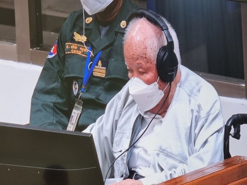 Khieu Samphan, le dernier dignitaire khmer rouge vivant, condamné à la prison à perpétuité - ảnh 1
