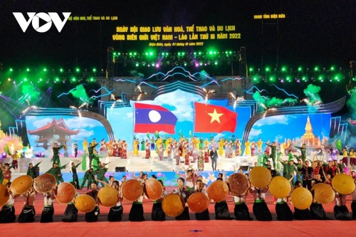 Vietnam-Laos: échanges culturels, sportifs et touristiques des zones frontalières - ảnh 1