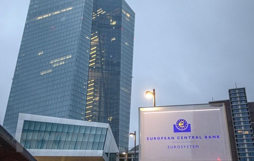 Christine Lagarde: La BCE doit continuer à relever ses taux malgré le risque de récession - ảnh 1