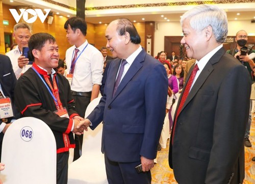 Le Vietnam rend hommage aux présidents du Front de la patrie au niveau local - ảnh 1
