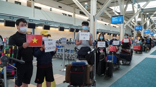 Đưa 264 công dân Việt Nam từ Canada về nước - ảnh 13
