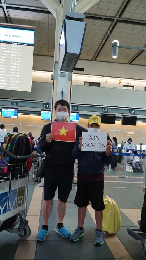 Đưa 264 công dân Việt Nam từ Canada về nước - ảnh 15