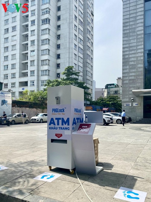 Cây “ATM khẩu trang” miễn phí tại Hà Nội giúp người dân chống COVID-19 - ảnh 2