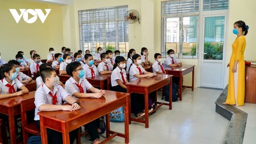 Học sinh Đà Nẵng ngày đầu trở lại trường - ảnh 4