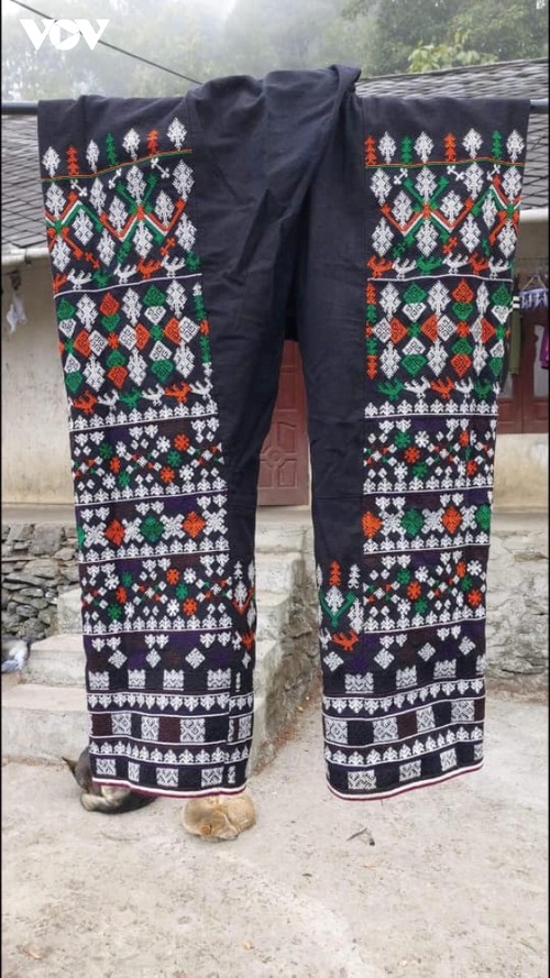 Nét riêng trong bộ trang phục truyền thống của người Dao Khâu Sìn Hồ - ảnh 10