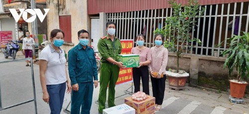 Huyện Thuận Thành (Bắc Ninh) tăng cường lấy mẫu F2 và bố trí các chốt trực 24/24h - ảnh 7