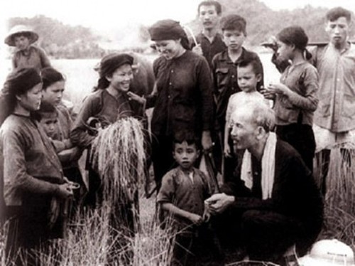 Những hình ảnh bình dị về cuộc đời Chủ tịch Hồ Chí Minh - ảnh 4