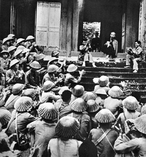 Những hình ảnh bình dị về cuộc đời Chủ tịch Hồ Chí Minh - ảnh 19