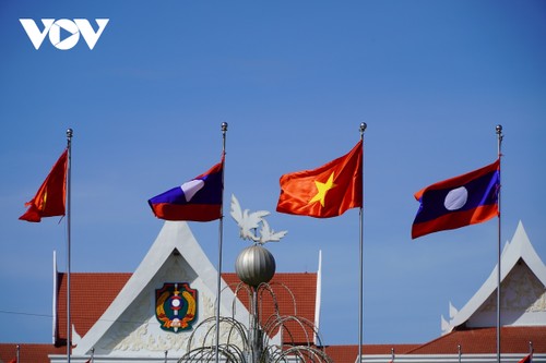 Vientiane rực rỡ cờ hoa trước thềm chuyến thăm Lào của Chủ tịch nước Nguyễn Xuân Phúc - ảnh 9