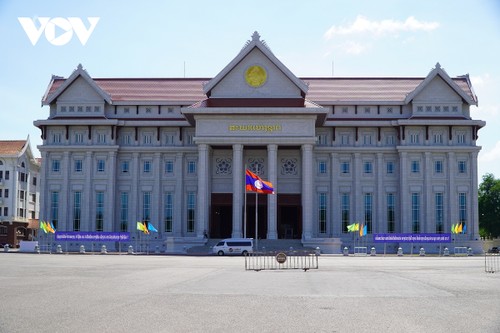 Vientiane rực rỡ cờ hoa trước thềm chuyến thăm Lào của Chủ tịch nước Nguyễn Xuân Phúc - ảnh 10