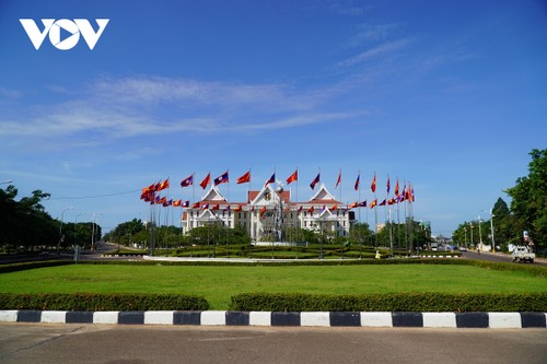 Vientiane rực rỡ cờ hoa trước thềm chuyến thăm Lào của Chủ tịch nước Nguyễn Xuân Phúc - ảnh 1