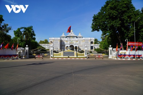 Vientiane rực rỡ cờ hoa trước thềm chuyến thăm Lào của Chủ tịch nước Nguyễn Xuân Phúc - ảnh 3