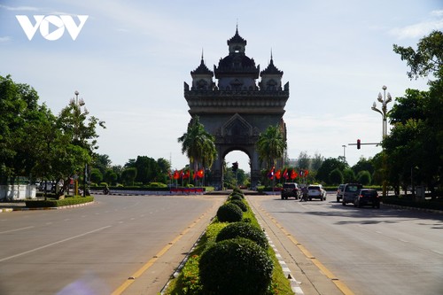 Vientiane rực rỡ cờ hoa trước thềm chuyến thăm Lào của Chủ tịch nước Nguyễn Xuân Phúc - ảnh 4