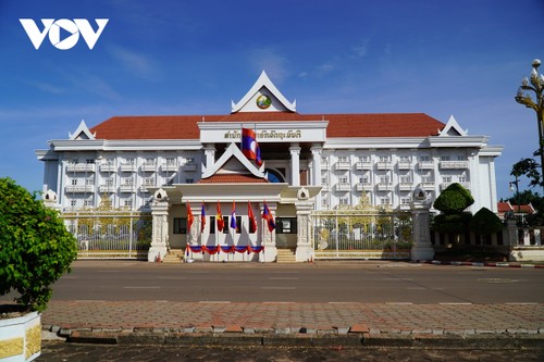 Vientiane rực rỡ cờ hoa trước thềm chuyến thăm Lào của Chủ tịch nước Nguyễn Xuân Phúc - ảnh 5