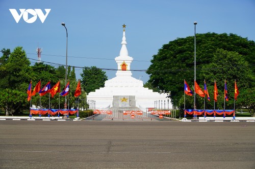 Vientiane rực rỡ cờ hoa trước thềm chuyến thăm Lào của Chủ tịch nước Nguyễn Xuân Phúc - ảnh 7