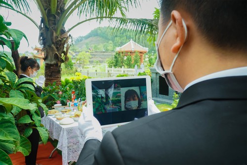 Người dân cúng lễ Vu Lan trực tuyến trong mùa dịch Covid-19 tại Hà Nội - ảnh 15