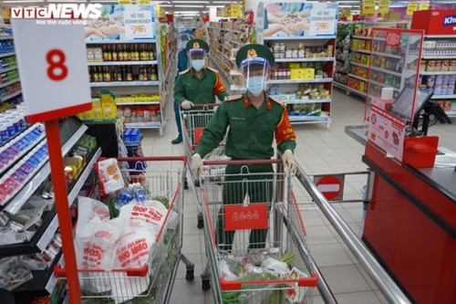 Những vị 'khách đặc biệt' của siêu thị ở TP.HCM ngày siết chặt giãn cách - ảnh 11