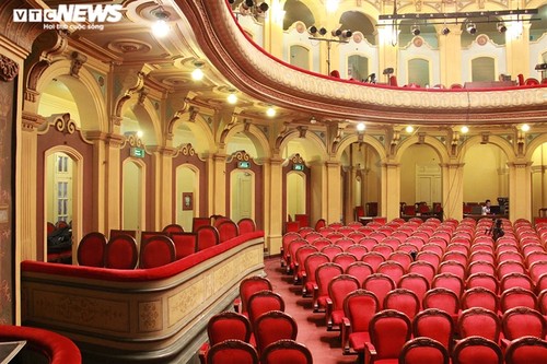 Chiêm ngưỡng kiến trúc độc đáo Nhà hát lớn Hải Phòng hơn 120 tuổi - ảnh 8