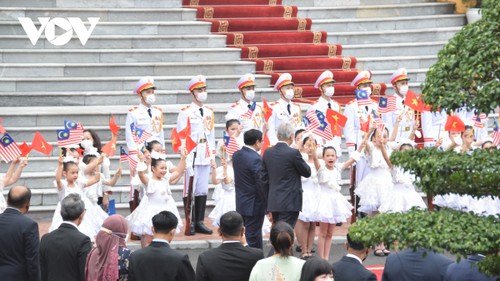 Lễ đón Thủ tướng Malaysia thăm chính thức Việt Nam - ảnh 4