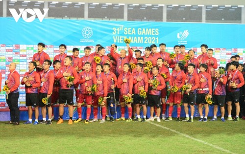 U23 Việt Nam vỡ oà cảm xúc khi nhận HCV SEA Games 31 - ảnh 2