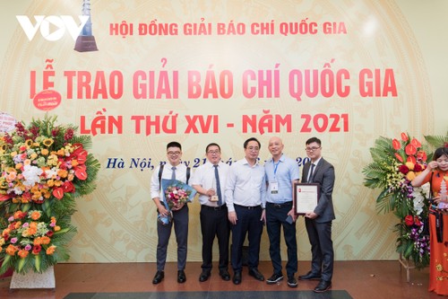 Toàn cảnh Lễ trao Giải Báo chí Quốc gia lần thứ 16 năm 2021 - ảnh 19