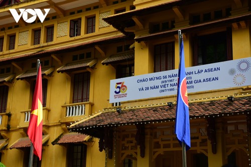 Toàn cảnh lễ thượng cờ kỷ niệm 56 năm ngày thành lập ASEAN - ảnh 13