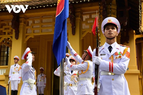Toàn cảnh lễ thượng cờ kỷ niệm 56 năm ngày thành lập ASEAN - ảnh 9