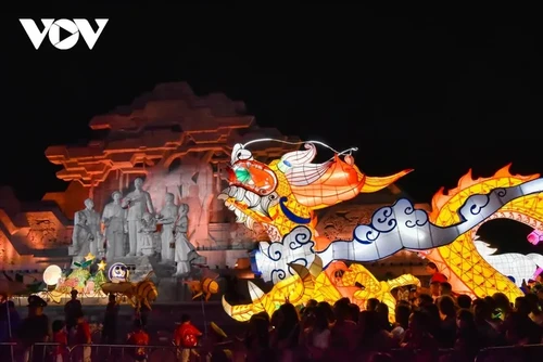 Mãn nhãn với hàng trăm đèn lồng khổng lồ tại Lễ hội Thành Tuyên 2023 - ảnh 5