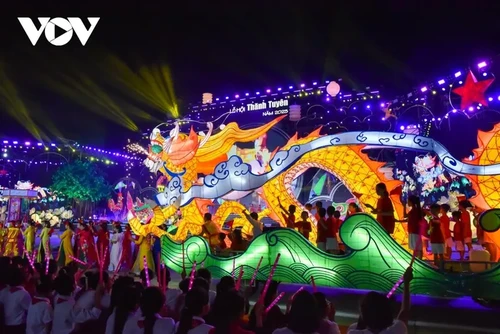 Mãn nhãn với hàng trăm đèn lồng khổng lồ tại Lễ hội Thành Tuyên 2023 - ảnh 6