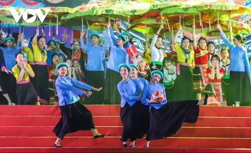 Màn nghệ thuật hùng tráng kỷ niệm 60 năm thành lập tỉnh Quảng Ninh - ảnh 14