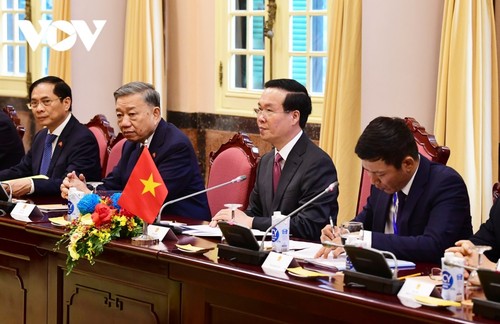Toàn cảnh Lễ đón Tổng thống Mông Cổ thăm cấp Nhà nước tới Việt Nam - ảnh 7