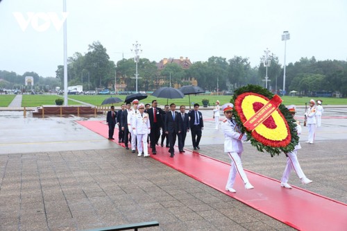 Tổng thống Indonesia vào Lăng viếng Chủ tịch Hồ Chí Minh - ảnh 1