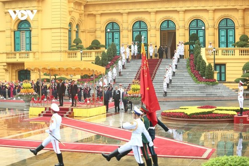 Toàn cảnh lễ đón Tổng thống Indonesia thăm cấp Nhà nước tới Việt Nam - ảnh 2