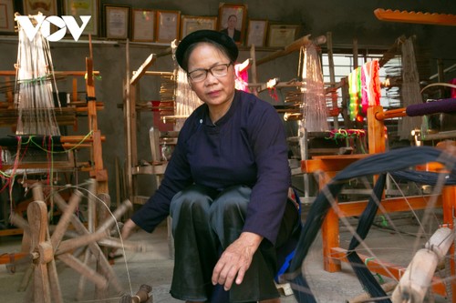 Người “giữ lửa” nghề dệt thổ cẩm truyền thống ở Cao Bằng - ảnh 10