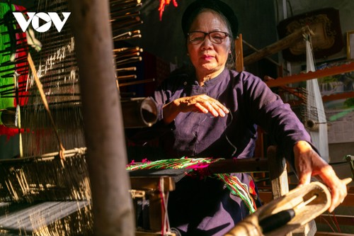 Người “giữ lửa” nghề dệt thổ cẩm truyền thống ở Cao Bằng - ảnh 8
