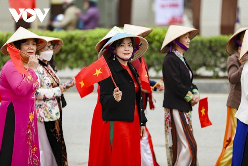 Đông đảo người dân Điện Biên hưởng ứng “Tuần lễ áo dài” năm 2024 - ảnh 11