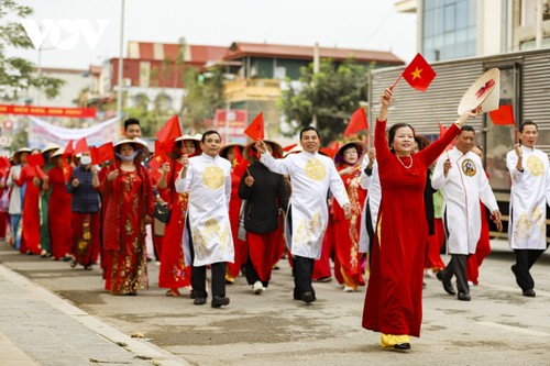 Đông đảo người dân Điện Biên hưởng ứng “Tuần lễ áo dài” năm 2024 - ảnh 4