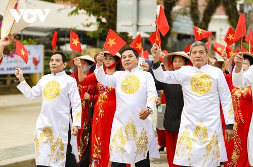 Đông đảo người dân Điện Biên hưởng ứng “Tuần lễ áo dài” năm 2024 - ảnh 5