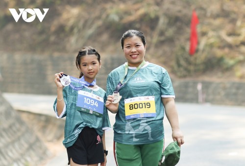 Hơn 2000 người tham gia giải chạy Marathon – Điện Biên Phủ 2024 - ảnh 11