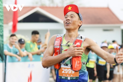 Hơn 2000 người tham gia giải chạy Marathon – Điện Biên Phủ 2024 - ảnh 12