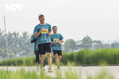 Hơn 2000 người tham gia giải chạy Marathon – Điện Biên Phủ 2024 - ảnh 4