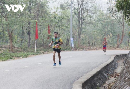 Hơn 2000 người tham gia giải chạy Marathon – Điện Biên Phủ 2024 - ảnh 5