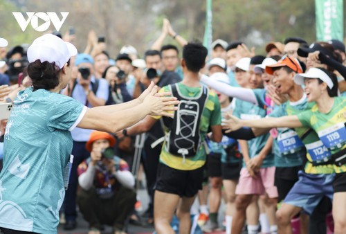 Hơn 2000 người tham gia giải chạy Marathon – Điện Biên Phủ 2024 - ảnh 6