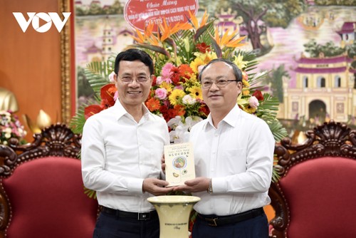 Bộ trưởng Nguyễn Mạnh Hùng và lãnh đạo nhiều bộ, ngành thăm và chúc mừng VOV - ảnh 1